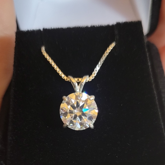 New 3ct Beautiful Moissanite Diamond Pendant With A Chain - Picture 2 of 8
